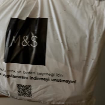 Marks & Spencer Deri Ceketin Çamurlu Ve Hijyenik Olmayan Paketlenmesi