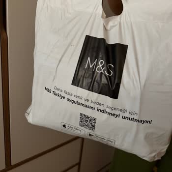 Marks & Spencer Deri Ceketin Çamurlu Ve Hijyenik Olmayan Paketlenmesi