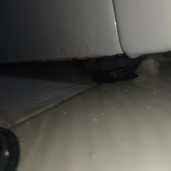 Grundig Çamaşır Makinesinde Sürekli Su Kaçırma Ve Paslanma, Garanti Kapsamında Değişim Talebi