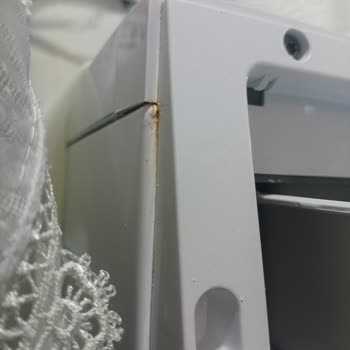 Grundig Çamaşır Makinesinde Sürekli Su Kaçırma Ve Paslanma, Garanti Kapsamında Değişim Talebi