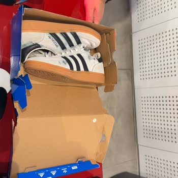 Adidas Handball Spezial Ayakkabıda Yağmurda Boya Akması Ve Kullanıcı Hatası İddiası