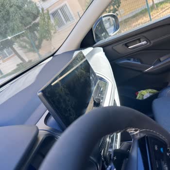 Nissan Qashqai Camı ve Multimedya Ekranı Garanti Kapsamında Değiştirilmedi