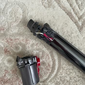 Dyson V12 Detect Absolute Süpürge Borusu Kırıldı; Garanti Kapsamında Değişim Talebi