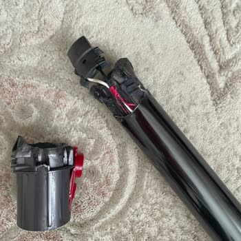 Dyson V12 Detect Absolute Süpürge Borusu Kırıldı; Garanti Kapsamında Değişim Talebi