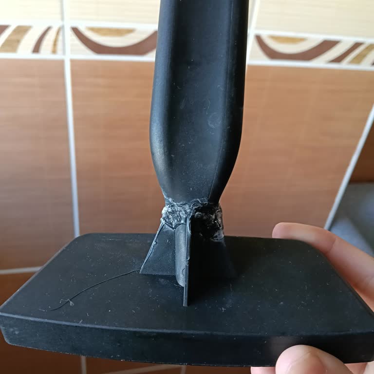 Pirantech Buharlı Temizlik Makinesinin Ütü Aparatı Üretim Hatası Kırıldı; Garanti Değişim Talebi
