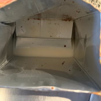 Tarım Kredi Sütlerinde Görülen Siyah Noktalar Güveni Sarsıyor