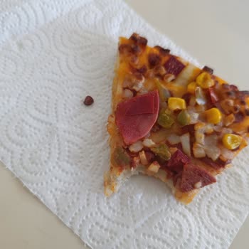 Harras Markalı Pizzada Sert Cisim Bulunması Ve Diş Hasarı