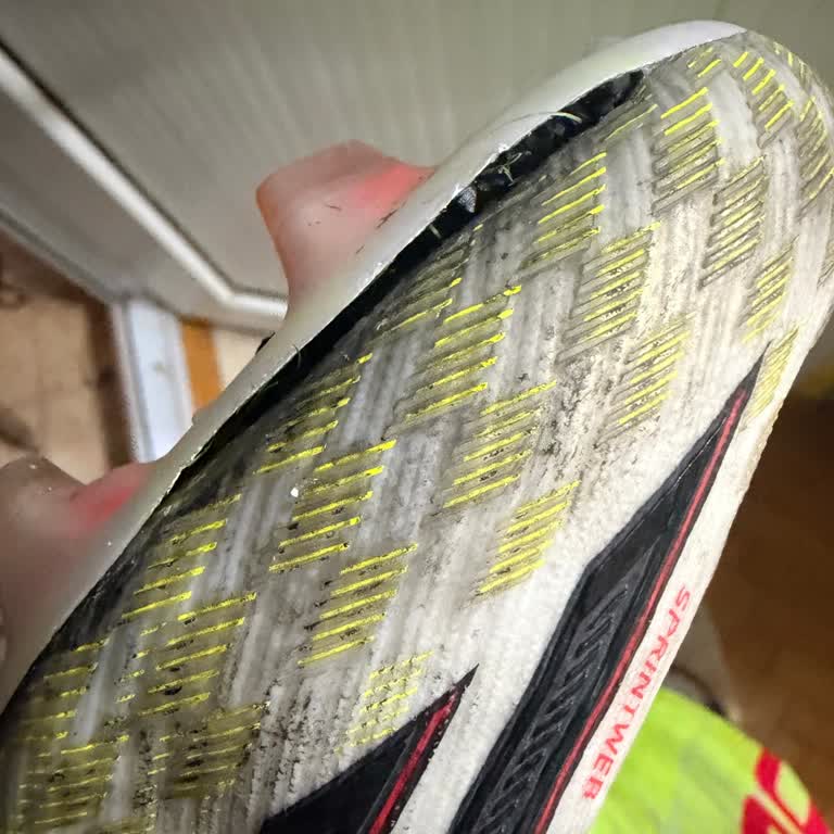 Adidas Kramponunda Yan Açılma Sorunu Ve Acil Garanti Talebi