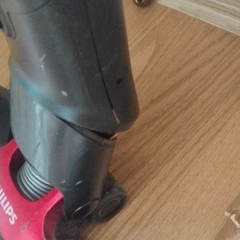 Philips Dikey Süpürge Parça Kırılmalarında Sürekli Sorun Ve Değişim Talebi