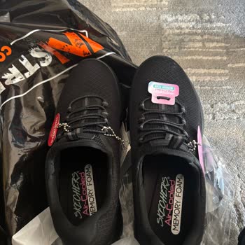 Kutu Olmadan Gelen Skechers Ayakkabıda Deformasyon Ve İletişim Engeli