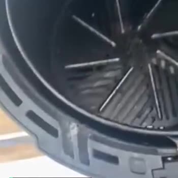 Kumtel Air Fryer Haznesinde Kırık