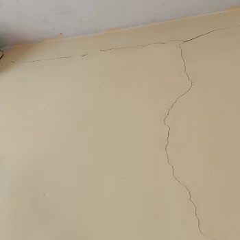 TOKİ Evindeki Kritik Deprem Hasarına Hızlı Çözüm Talebi