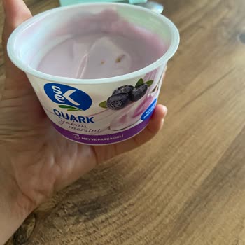 A101'den Alınan Sek Quark Yaban Mersini Üründe Minik Kurtçuk Benzeri Parçalar