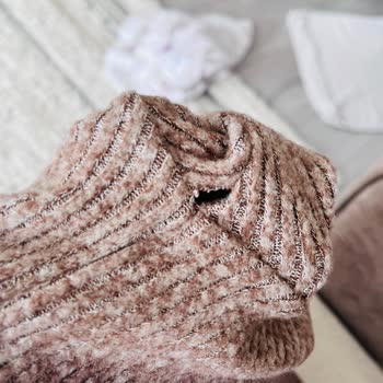 Siparişte Gelen Kahverengi Ürünün Koltuk Altı Bölümünde Sökük