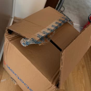 Defolu Alt Değiştirme Örtüsü Ve Açık Paket Teslimatı Şikayeti