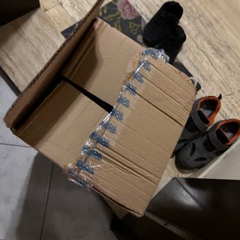 Defolu Alt Değiştirme Örtüsü Ve Açık Paket Teslimatı Şikayeti