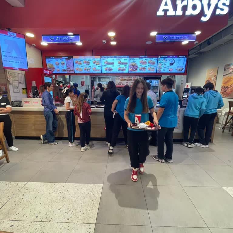 Arbys Manisa Meydan AVM Şubesinde Böcekli Yemek Ve Kötü Çalışan Tutumu