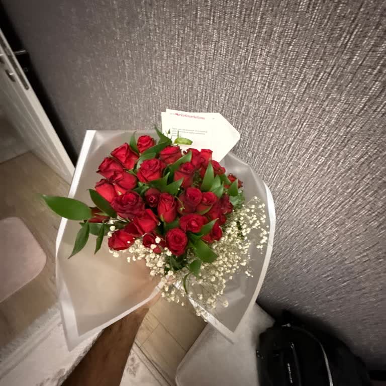 Ciceksepeti.Vip Görseldeki Güllerle Uyuşmayan Kalitesiz Aranjman