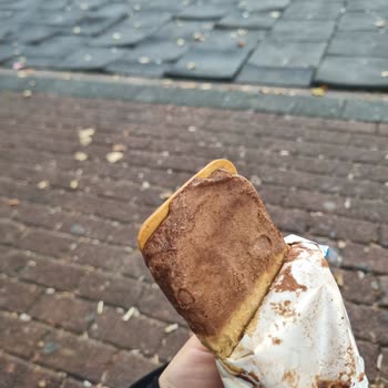 Adora Sandviç Dondurmasında Bisküvi Katmanı Eksik