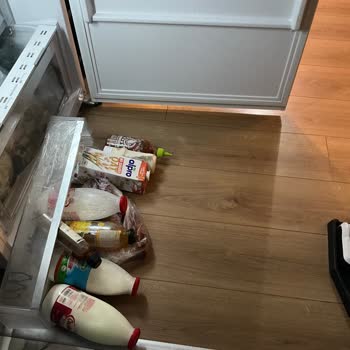Vestel Buzdolabının İç Rafı Dayanıksız Malzeme Sebebiyle Kırıldı