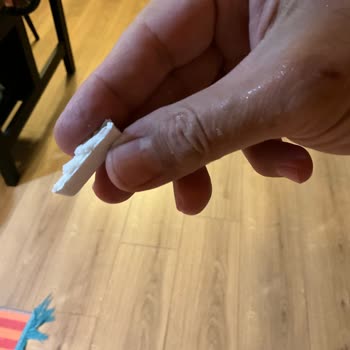 Vestel Buzdolabının İç Rafı Dayanıksız Malzeme Sebebiyle Kırıldı