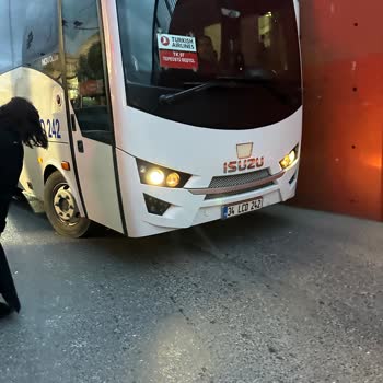 Türk Hava Yolları Servis Aracının Park Halindeki Aracımı Çarpması Ve Maddi Hasar Talebi