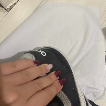 Adidas Spor Ayakkabının Tabanda Çözülmesi Ve Hızlı Değişim Talebi