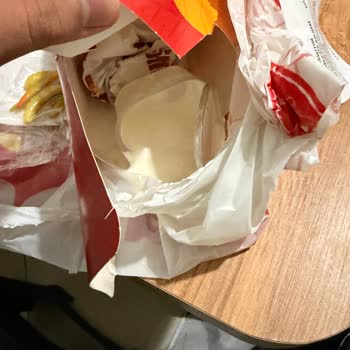 Yemeksepeti Mogaf Restoranından Gelen Siparişlerde Sos Dökülmesi Ve Yenilemez Olması