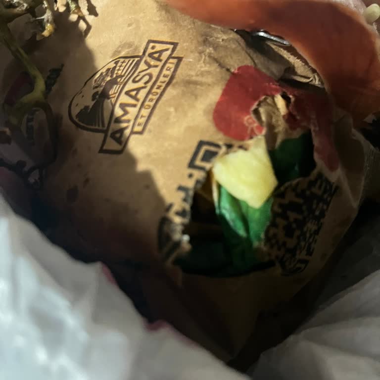 Görsellerdeki Boyutlarla Uyuşmayan Burger Ve Patlayan Kola Nedeniyle Sipariş İadesi Talebi