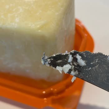 Migros Hemen Üzerinden Alınan Tulum Peynirinde Metal Parçası Bulundu, Sağlık Riski Ve İade İstendi