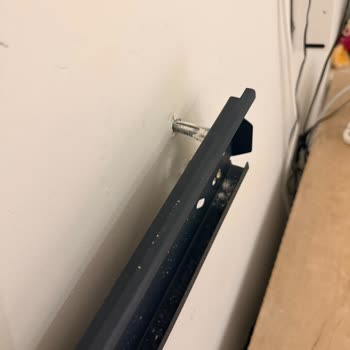 TCL Servisinin Hatalı TV Montajı Çocuk Güvenliğini Tehlikeye Atıyor