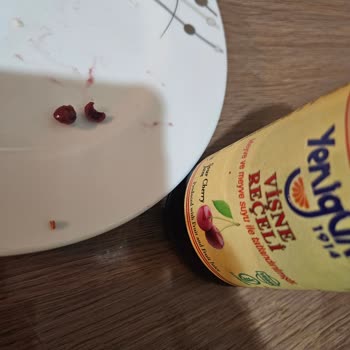 Vişne Reçelindeki Çekirdek Çocuk Dişlerini Tehlikeye Atıyor