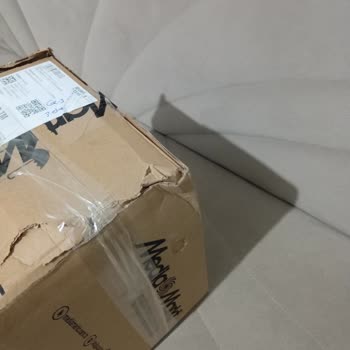 Kırık Ve Ezilmiş Kargo Kutusu İle Gelen Hasarlı Samsung Tablet