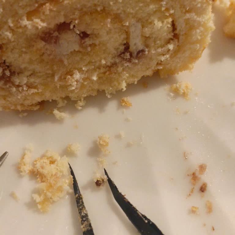 Şok Markette Ülker Dankek Çilekli Rulo Pastada Sivri Cisim Çıktı Ve Gıda Güvenliği Endişesi