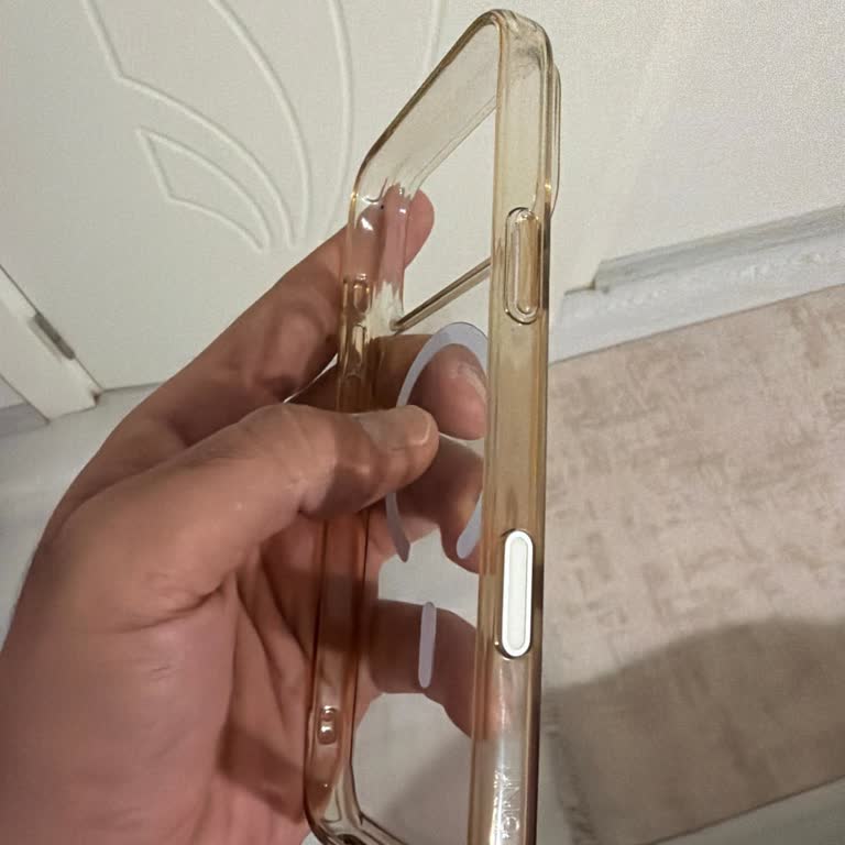 Uniq Şeffaf Telefon Kılıfı Sararma Yapmayacağı Sözü Çelişkili, Değişim Reddedildi
