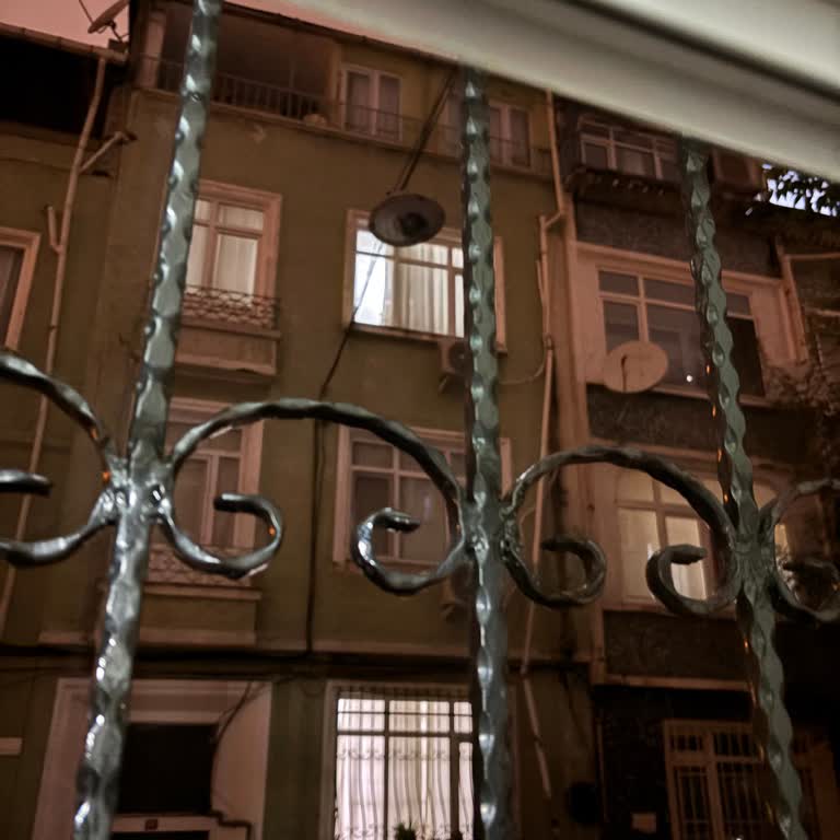 Kocamustafapaşa Mahallesindeki Sokak Lambası Sorunu Üç Defa Rapor Edildi, Çözülmedi