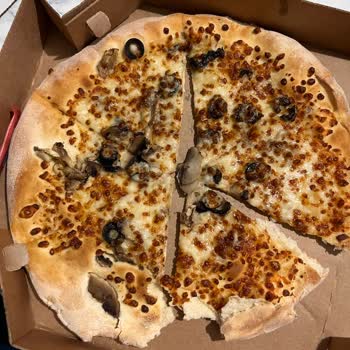 Domino’s Şubesinde Görseldeki Pizza Malzemeleri Eksik Ve Ücret İadesi Talebi