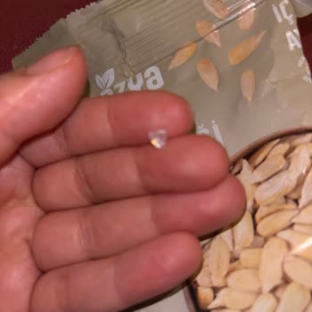 Cam Parçası İçeren Çerezya Ay Çekirdeği Paketiyle Gıda Güvenliği Endişesi
