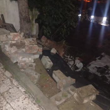 Kağıthane Belediyesi Çökük Bahçe Duvarını Çocuk Güvenliği Açısından Acil Onarmalı