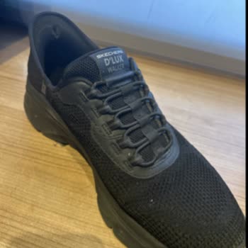 Skechers Slip-ins Ayakkabısının İç Topuk Astarı Kısa Sürede Parçalandı, Üretim Kusuru Reddedildi