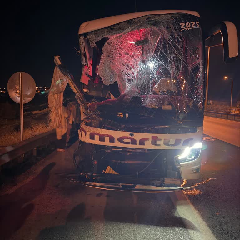 Martur Otobüsünde Aşırı Hız Ve Güvenlik İhmali Nedeniyle Şiddetli Kaza