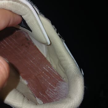 Kinetix Çocuk Ayakkabısının Yağmurda Çökmüş Karton Tabanı Ve Sağlık Riski