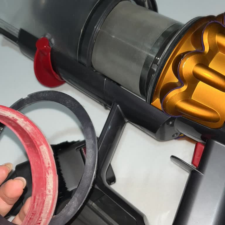 Garanti Süresi Dolmuş Dyson V15 Süpürgede Parça Kaybı Ve Destek Sorunu