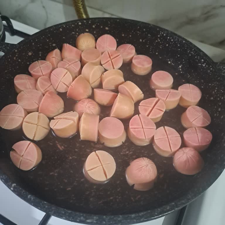 Bim Şubesindeki Tombik Sosisin Renk Değişimi Güven Sorunu