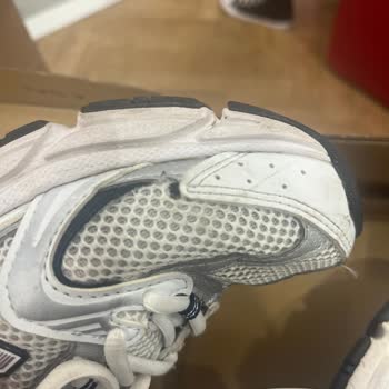 New Balance 530 Model Ayakkabıda Yan Patlaması Ve Demir Çıkması