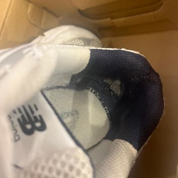 New Balance 530 Model Ayakkabıda Yan Patlaması Ve Demir Çıkması
