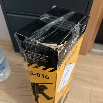 Amazon Üzerinden Sipariş Edilen Gitar Standı İkinci El Ve Hasarlı Gönderildi