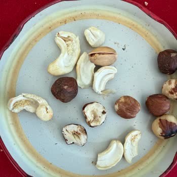 Halka Kuruyemiş Şubesinde Çerezlerde Böcek Ve Kurt Bulunması