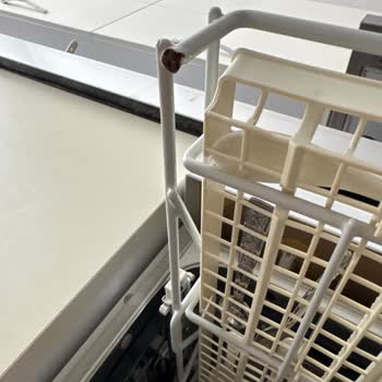 Miele Bulaşık Makinesinde Sepetlerde Paslanma Ve Pahalı Yedek Parça Ücretleri