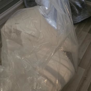 Lojistik Çalışanlarının Özensiz Teslimatı Yüzünden Puffy Yatak Pedim Zarar Gördü